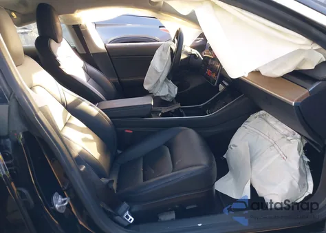 2019 Tesla Model 3 Long Range/Mid Range/Standard Range/Standard Range Plus z USA, uszkodzony, nr VIN 5YJ3E1EA2KF305543